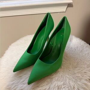 Green stiletto pumps